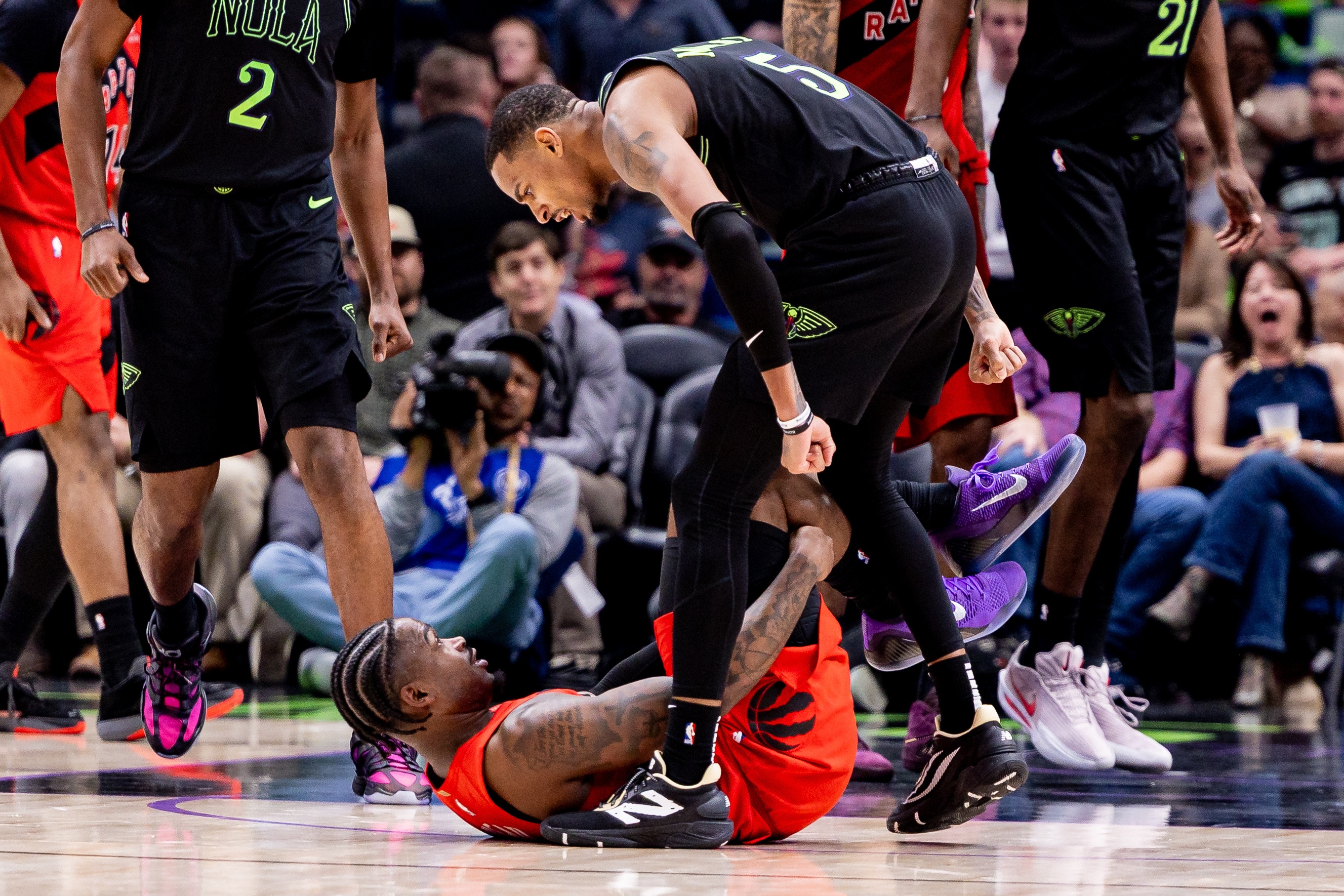 企鹅体育官网-给老粉撒币！德章泰·穆雷回馈球迷 将挑选几人每人发5000刀！